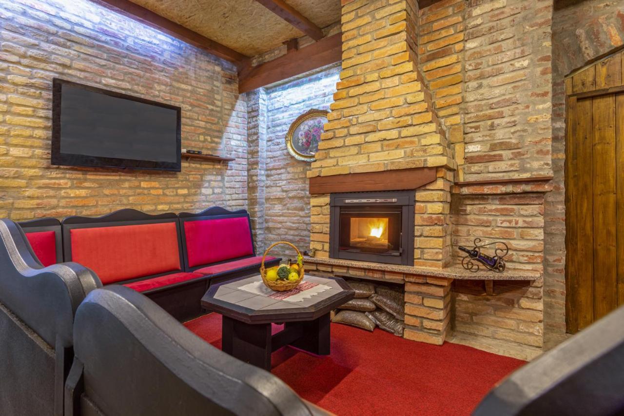 Kuca Za Odmor Baranjski Dvori Hotel Zmajevac Exterior foto