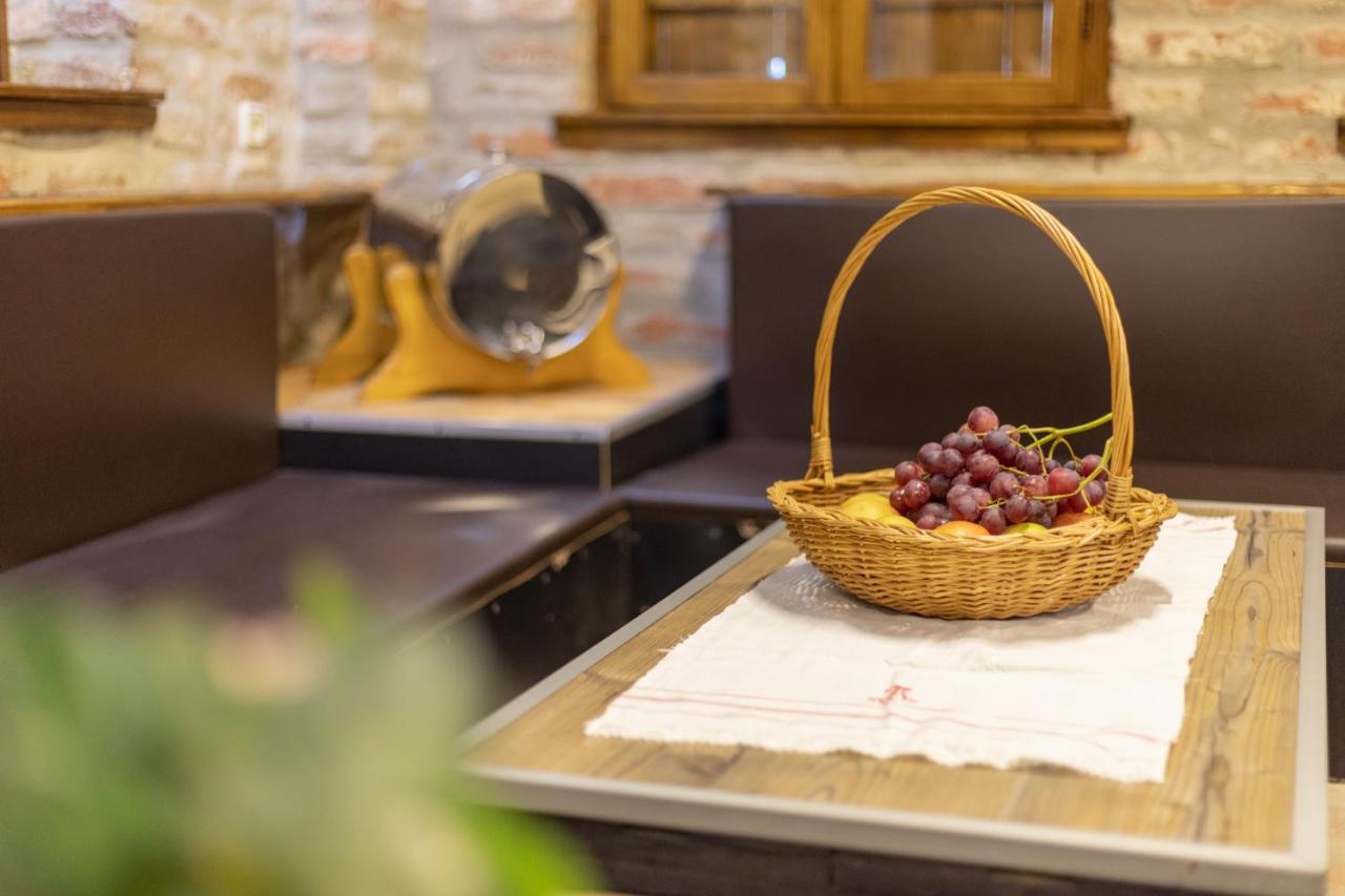 Kuca Za Odmor Baranjski Dvori Hotel Zmajevac Exterior foto
