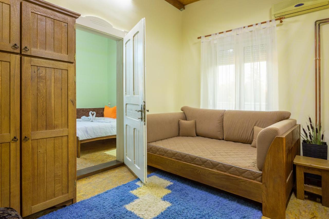 Kuca Za Odmor Baranjski Dvori Hotel Zmajevac Exterior foto